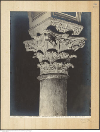 Vorderseite von Alinari [https://www.deutsche-digitale-bibliothek.de/content/lizenzen/rv-ez/] Kapitelle des Langhauses - Kapitell, bh036489_recto. Foto.