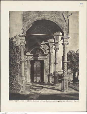 Vorderseite von Alinari [https://www.deutsche-digitale-bibliothek.de/content/lizenzen/rv-ez/] Complesso Monumentale di San VitaleLoggia (Eingang zum Kloster) - Ansicht von Osten, bh036490_recto. Foto.