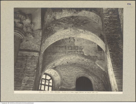 Vorderseite von Alinari [https://www.deutsche-digitale-bibliothek.de/content/lizenzen/rv-ez/] San VitaleAußenbauNarthex, Vestibül und alter Eingang - Südwestlicher Vestibül von Norden, bh036498_recto. Foto.