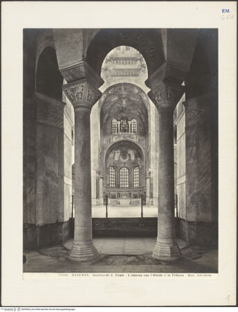 Vorderseite von Alinari [https://www.deutsche-digitale-bibliothek.de/content/lizenzen/rv-ez/] San VitaleInnenraum - Ansicht vom Deambulatorium zum Presbyterium (von Westen), bh036504_recto. Foto.