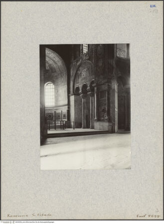 Vorderseite von ENIT [https://www.deutsche-digitale-bibliothek.de/content/lizenzen/rv-ez/] San VitaleInnenraumPresbyterium und Apsis - Südwand von Nordwesten, bh036506_recto. Foto.