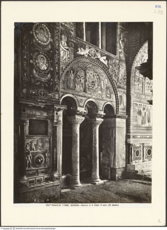 Vorderseite von Alinari [https://www.deutsche-digitale-bibliothek.de/content/lizenzen/rv-ez/] San VitaleInnenraumPresbyterium und Apsis - Nordwand von Südwesten, bh036508_recto. Foto.