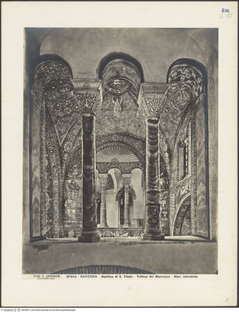 Vorderseite von Alinari [https://www.deutsche-digitale-bibliothek.de/content/lizenzen/rv-ez/] Dekoration des PresbyteriumsDie Evangelisten Johannes und Lukas, Jeremia, Szenen aus dem Leben von Moses und AbrahamWeinrebe, die aus einer Vase sprießt, umgeben von Vögeln; Kreuz; die Evangelisten Johannes und Lukas - Gesamtansicht von der Galerie, bh036521_recto. Foto.