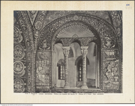 Vorderseite von Alinari [https://www.deutsche-digitale-bibliothek.de/content/lizenzen/rv-ez/] Dekoration des PresbyteriumsDie Evangelisten Johannes und Lukas, Jeremia, Szenen aus dem Leben von Moses und AbrahamWeinrebe, die aus einer Vase sprießt, umgeben von Vögeln; Kreuz; die Evangelisten Johannes und Lukas - Gesamtansicht, bh036523_recto. Foto.