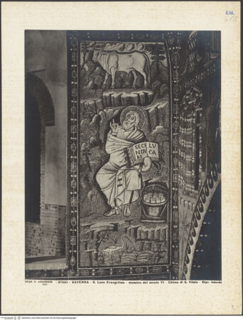 Vorderseite von Alinari [https://www.deutsche-digitale-bibliothek.de/content/lizenzen/rv-ez/] Dekoration des PresbyteriumsDie Evangelisten Johannes und Lukas, Jeremia, Szenen aus dem Leben von Moses und AbrahamWeinrebe, die aus einer Vase sprießt, umgeben von Vögeln; Kreuz; die Evangelisten Johannes und Lukas - Detail, der Evangelist Lukas, bh036524_recto. Foto.