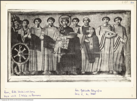 Vorderseite von ICCD [https://www.deutsche-digitale-bibliothek.de/content/lizenzen/rv-ez/] Kopie nach dem Mosaik der Opfergabe des Justinian, Ravenna, San Vitale, Apsis - Gesamtansicht, bh036540_recto. Foto.