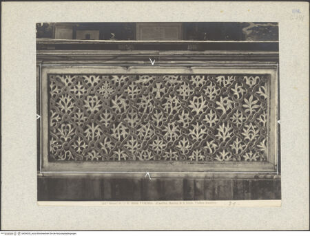 Vorderseite von Alinari [https://www.deutsche-digitale-bibliothek.de/content/lizenzen/rv-ez/] Schranke mit Kreuz und Vögel - Gesamtansicht (verso), bh036555_recto. Foto.