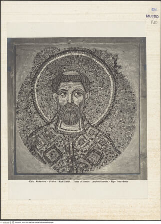 Vorderseite von Alinari [https://www.deutsche-digitale-bibliothek.de/content/lizenzen/rv-ez/] Fragmente der Mosaikverzierung der Apsis der Basilika UrsianaDer heilige Barbatianus - Gesamtansicht, bh036568_recto. Foto.