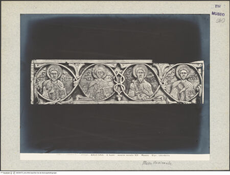 Vorderseite von Alinari [https://www.deutsche-digitale-bibliothek.de/content/lizenzen/rv-ez/] Vier Heiligen (Die heilige Stephanus, Vitus, Modestus und Cassianus) - Gesamtansicht, bh036579_recto. Foto.