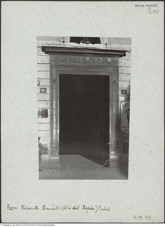 Vorderseite von Bibliotheca Hertziana [https://www.deutsche-digitale-bibliothek.de/content/lizenzen/rv-fz/] Palazzo Simonetti Guerra - Portal zur via del Gesù, bh036813_recto. Foto: Lindner, Paul.