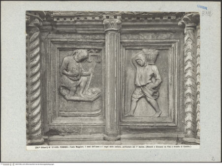 Vorderseite von Alinari [https://www.deutsche-digitale-bibliothek.de/content/lizenzen/rv-ez/] Fontana MaggioreUnteres Brunnengeschoss: Becken mit Darstellungen aus dem Alten Testament, der Artes mechanicae, der Sieben Freien Künste und MonatsdarstellungenAllegorische Monatsdarstellung des September mit Tierkreiszeichen Waage - Gesamtansicht, bh037086_recto. Foto.