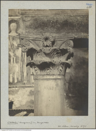 Vorderseite von Böhm [https://www.deutsche-digitale-bibliothek.de/content/lizenzen/rv-ez/] Kapitelle des Presbyteriums - Kapitell, Gesamtansicht, bh040060_recto. Foto: Böhm, Osvaldo.