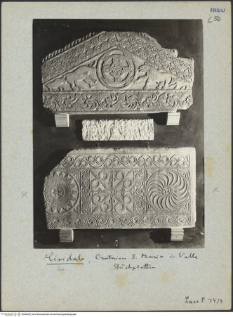 Vorderseite von ICCD [https://www.deutsche-digitale-bibliothek.de/content/lizenzen/rv-ez/] Fragmente eines Ziboriums und eines Pluteus (Brüstung) - Gesamtansicht, bh040062_recto. Foto.