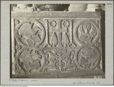 Vorderseite von Böhm [https://www.deutsche-digitale-bibliothek.de/content/lizenzen/rv-ez/] Platte des Sigualdus (Sigualdo) - Gesamtansicht, bh040069_recto. Foto: Böhm, Osvaldo.