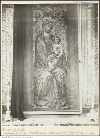 Vorderseite von ICCD [https://www.deutsche-digitale-bibliothek.de/content/lizenzen/rv-ez/] Thronende Madonna (Madonna del Verde) - Gesamtansicht (Aufstellung in Sant'Angelo), bh045621_recto. Foto.