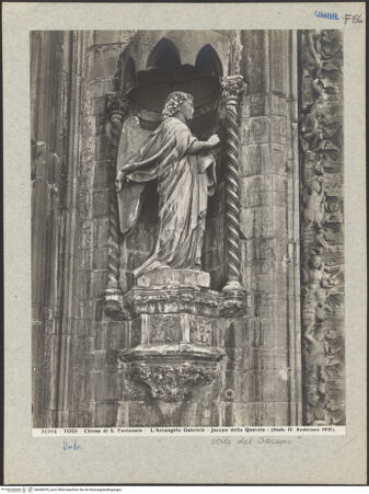 Vorderseite von Alinari [https://www.deutsche-digitale-bibliothek.de/content/lizenzen/rv-ez/] HauptportalVerkündigungsengel - Gesamtansicht, bh046070_recto. Foto: Anderson, Domenico.