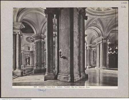 Vorderseite von Alinari [https://www.deutsche-digitale-bibliothek.de/content/lizenzen/rv-ez/] Palazzo RealeVestibolo Superiore - Innenansicht, bh047416_recto. Foto.