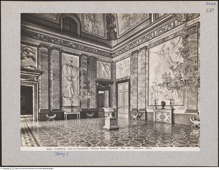 Vorderseite von Alinari [https://www.deutsche-digitale-bibliothek.de/content/lizenzen/rv-ez/] Palazzo RealeSala di Marte - Innenansicht, bh047422_recto. Foto.