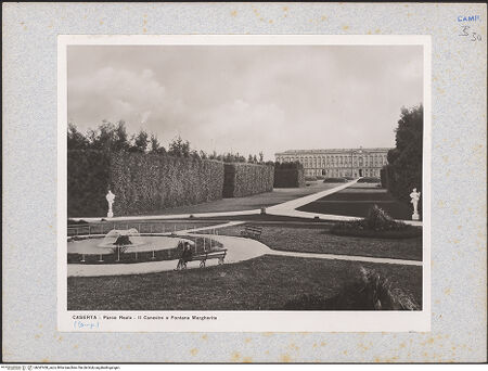 Vorderseite von unbekannt [https://www.deutsche-digitale-bibliothek.de/content/lizenzen/rv-fz/] Palazzo Reale - Fontana Margherita, bh047438_recto. Foto.