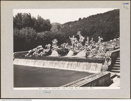 Vorderseite von Alinari [https://www.deutsche-digitale-bibliothek.de/content/lizenzen/rv-ez/] Fontana di Venere e Adone (Brunnen der Venus und Adonis) - Seitenansicht, bh047450_recto. Foto.