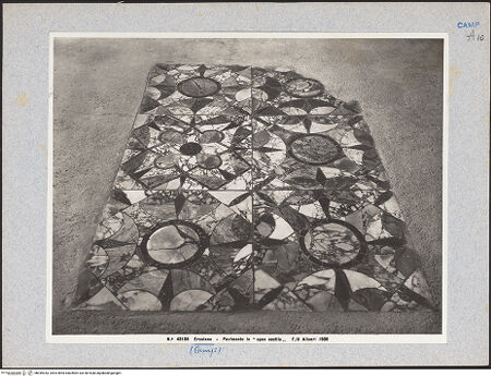 Vorderseite von Alinari [https://www.deutsche-digitale-bibliothek.de/content/lizenzen/rv-ez/] Fußboden in Opus Sectile - Gesamtansicht, bh049343_recto. Foto.