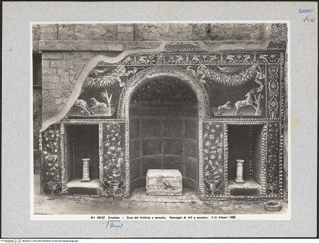 Vorderseite von Alinari [https://www.deutsche-digitale-bibliothek.de/content/lizenzen/rv-ez/] Mosaik mit Jagdmotiv - Gesamtansicht, bh049347_recto. Foto.