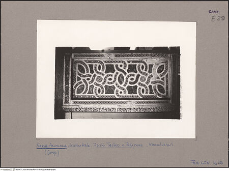 Vorderseite von ICCD [https://www.deutsche-digitale-bibliothek.de/content/lizenzen/rv-ez/] Brüstung des Kanzelkörpers - Detail einer Platte, bh050231_recto. Foto.