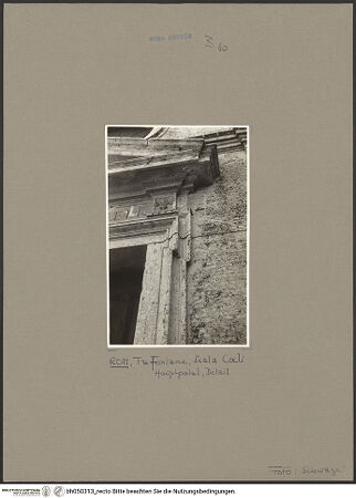 Vorderseite von Bibliotheca Hertziana [https://www.deutsche-digitale-bibliothek.de/content/lizenzen/rv-fz/] Abbazia delle Tre FontaneSanta Maria Scala Coeli - Hauptportal, Detail, bh050313_recto. Foto: Schwager.