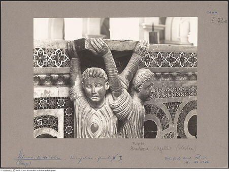 Vorderseite von Deutsches Archäologisches Institut Rom [https://www.deutsche-digitale-bibliothek.de/content/lizenzen/rv-ez/] Rechte KanzelLesepult mit den Subdiakone - Detail: Oberkörper, bh050741_recto. Foto.