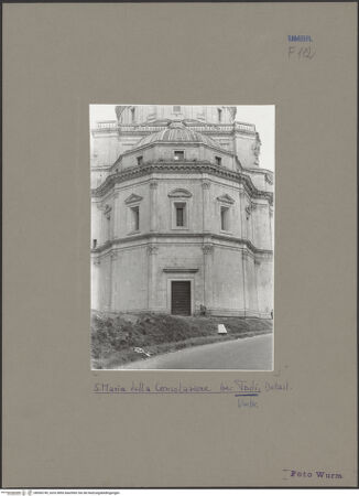Vorderseite von unbekannt [https://www.deutsche-digitale-bibliothek.de/content/lizenzen/rv-fz/] Santa Maria della ConsolazioneWestapsis - Gesamtansicht von Westen, bh050749_recto. Foto: Wurm, Heinrich.