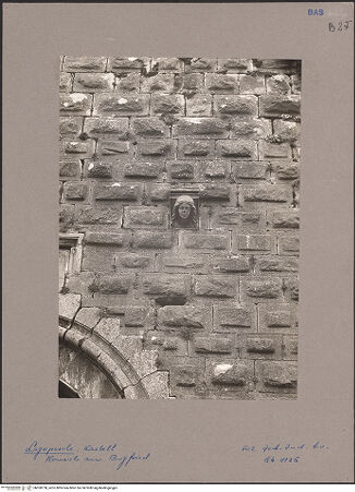 Vorderseite von Deutsches Archäologisches Institut Rom [https://www.deutsche-digitale-bibliothek.de/content/lizenzen/rv-ez/] Konsolen mit einem männlichen Satyrkopf und mit einem weiblichen Kopf - Konsole mit weiblichem Kopf, bh050758_recto. Foto.