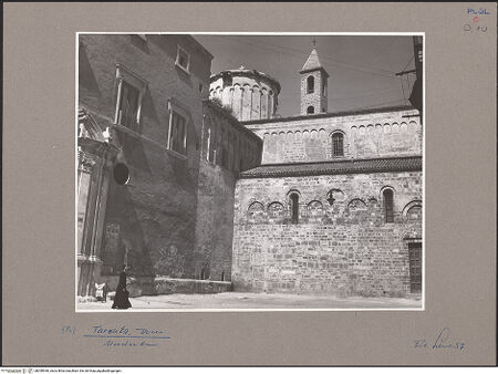 Vorderseite von Bibliotheca Hertziana [https://www.deutsche-digitale-bibliothek.de/content/lizenzen/rv-fz/] DuomoSüdflanke und Südquerhaus - Südflanke, Südquerhaus und Vierungskuppel von Südosten, bh050936_recto. Foto: Schwarz, Heinrich Mathias.