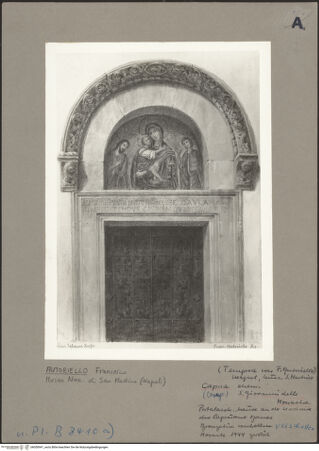 Vorderseite von Bibliotheca Hertziana [https://www.deutsche-digitale-bibliothek.de/content/lizenzen/rv-fz/] Portal des ehemaligen Konvents San Giovanni delle Monache - Gesamtansicht, bh050941_recto. Foto.