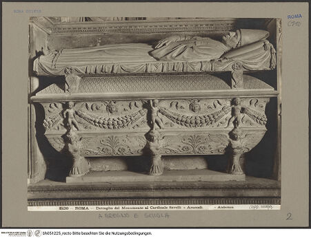 Vorderseite von Alinari [https://www.deutsche-digitale-bibliothek.de/content/lizenzen/rv-ez/] Grabmal des Kardinals Giovanni Battista Savelli (+1498)Sarkophag mit Liegefigur - Sarkophag mit Liegefigur, bh051225_recto. Foto.