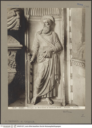 Vorderseite von Alinari [https://www.deutsche-digitale-bibliothek.de/content/lizenzen/rv-ez/] Grabmal des Kardinals Giovanni Battista Savelli (+1498)SockelfigurenRechte Muschelnische: Paulus - , bh051227_recto. Foto.