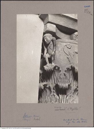 Vorderseite von Deutsches Archäologisches Institut Rom [https://www.deutsche-digitale-bibliothek.de/content/lizenzen/rv-ez/] Rechte KanzelKapitell mit Trägfiguren - Detail, bh051297_recto. Foto.