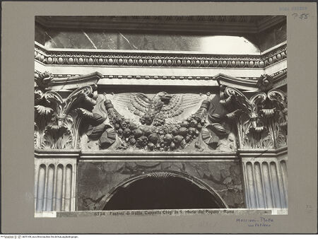 Vorderseite von unbekannt [https://www.deutsche-digitale-bibliothek.de/content/lizenzen/rv-fz/] Fries mit Girlanden - Fruchtgirlande mit Adler zwischen zwei Kapitellen, bh051430_recto. Foto: Moscioni, Romualdo.