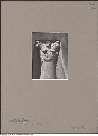 Vorderseite von Giess, Hildegard [https://www.deutsche-digitale-bibliothek.de/content/lizenzen/rv-ez/] San Salvatore Maggiore a CorteLinke Seitenfassade (Südfassade) - Detail, freigelegtes Kapitell, bh051645_recto. Foto: Giess, Hildegard.