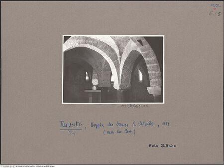 Vorderseite von Bibliotheca Hertziana [https://www.deutsche-digitale-bibliothek.de/content/lizenzen/rv-fz/] DuomoKrypta - Apsis, Seitenansicht, bh051689_recto. Foto: Hahn, Hanno.