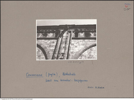 Vorderseite von Bibliotheca Hertziana [https://www.deutsche-digitale-bibliothek.de/content/lizenzen/rv-fz/] CattedraleSüdflanke des Langhauses - Detail, bh051705_recto. Foto: Hahn, Hanno.