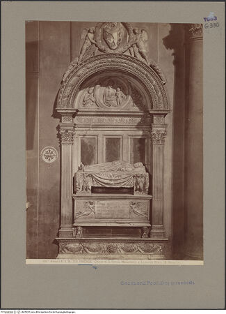 Vorderseite von Alinari [https://www.deutsche-digitale-bibliothek.de/content/lizenzen/rv-ez/] Grabmal des Leonardo Bruni - , bh053245_recto. Foto.