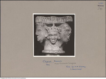 Vorderseite von Schwarz, Heinrich Mathias [https://www.deutsche-digitale-bibliothek.de/content/lizenzen/rv-fz/] Figurenkapitell - Frontalansicht, bh053458_recto. Foto: Schwarz, Heinrich Mathias.