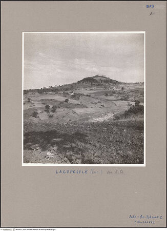 Vorderseite von Bibliotheca Hertziana [https://www.deutsche-digitale-bibliothek.de/content/lizenzen/rv-fz/] Ansicht mit Kastell von Nordosten(?), bh053527_recto. Foto: Schwarz, Heinrich Mathias.