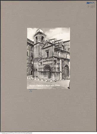 Vorderseite von unbekannt [https://www.deutsche-digitale-bibliothek.de/content/lizenzen/rv-ez/] Santa Maria della Piazza - Westfassade und rechte Seite, bh053878_recto. Foto.