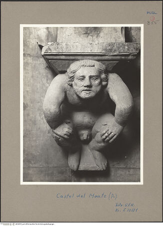 Vorderseite von ICCD [https://www.deutsche-digitale-bibliothek.de/content/lizenzen/rv-ez/] Sechs Konsolen in Form von hockenden FigurenFigur eines hockenden Mannes - , bh054332_recto. Foto.