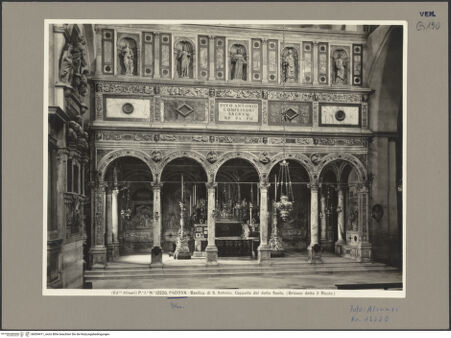 Vorderseite von Alinari [https://www.deutsche-digitale-bibliothek.de/content/lizenzen/rv-ez/] Sant'AntonioLinker Querhausarm (Cappella dell'Arca del Santo) - Ansicht nach der Kapelle von Sant'Antonio, bh054411_recto. Foto.