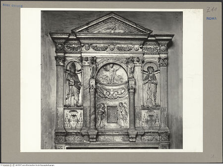 Vorderseite von ICCD [https://www.deutsche-digitale-bibliothek.de/content/lizenzen/rv-ez/] Grabmal der Costanza Ammanati-Piccolomini (+1477) - oberer Teil, bh055397_recto. Foto.