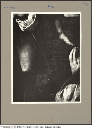 Vorderseite von ICCD [https://www.deutsche-digitale-bibliothek.de/content/lizenzen/rv-ez/] Madonna dei Pellegrini, detta 'Madonna di Loreto' - Detail: Fläche zwischen Händen des Pilgers und Christuskind (während der Restaurierung), bh055406_recto. Foto.