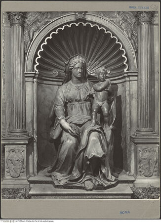 Vorderseite von ICCD [https://www.deutsche-digitale-bibliothek.de/content/lizenzen/rv-ez/] Madonna del Parto - Gesamtansicht mit Nische, frontal, bh055494_recto. Foto.