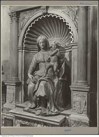 Vorderseite von ICCD [https://www.deutsche-digitale-bibliothek.de/content/lizenzen/rv-ez/] Madonna del Parto - Gesamtansicht mit Nische von rechts, bh055495_recto. Foto.